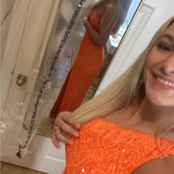 ORANGE PROM DRESS🧡🧡ONE SHOULDER SIZE 0 - Picture 3 of 3
